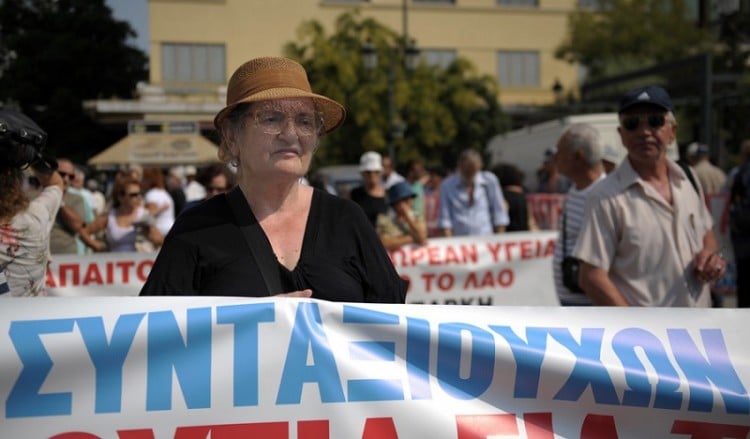 Ποιοι θα χάσουν το ΕΚΑΣ το 2017