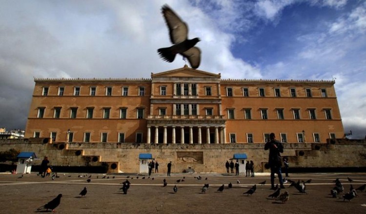 Πόσο... φτωχότεροι θα γίνουν οι Έλληνες βουλευτές