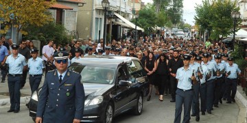 Ράγισαν καρδιές στην κηδεία του Στάθη Λαζαρίδη στο Τσοτύλι Κοζάνης (φωτο)