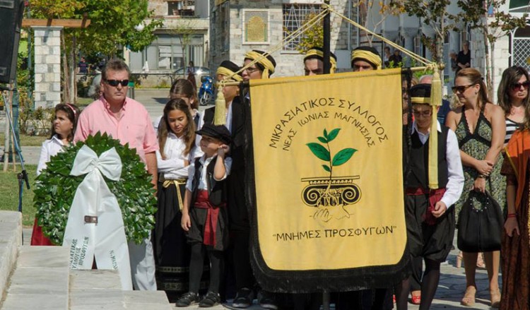 Χορευτική εορταστική παράσταση από τις «Μνήμες Προσφύγων» - Cover Image