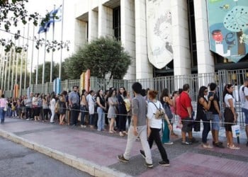 Ουρές στην Αθήνα για τον... μυστηριώδη Jo Nesbo