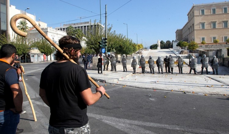 Φορολογία αγροτών, έκτακτη εισφορά και ενοίκια πάνε στο 2016