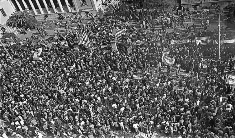 «Πολυτεχνείο 1973»: Έκθεση με φωτογραφίες-ντοκουμέντα του Βασίλη Καραγεώργου