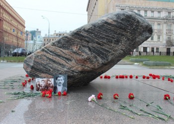 Οι Έλληνες της Μόσχας απέτισαν φόρο τιμής στα θύματα της «Ελληνικής Επιχείρησης»