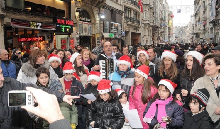 Κωνσταντινούπολη: Το Ζωγράφειο ετοιμάζεται για τα κάλαντα στο Πέραν