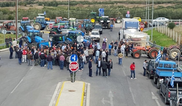 Με μπλακ-άουτ απαντούν οι αγρότες των μπλόκων