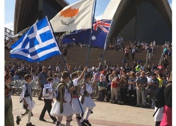 Με ένα κλέφτικο τραγούδι Ελληνόπουλα συγκλονίζουν την Αυστραλία (βίντεο-φωτο)