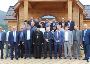 Σύσσωμος ο ελληνισμός της Ρωσίας συνεδρίασε στο Γκελεντζίκ παρουσία Ιβάν Σαββίδη (φωτο)