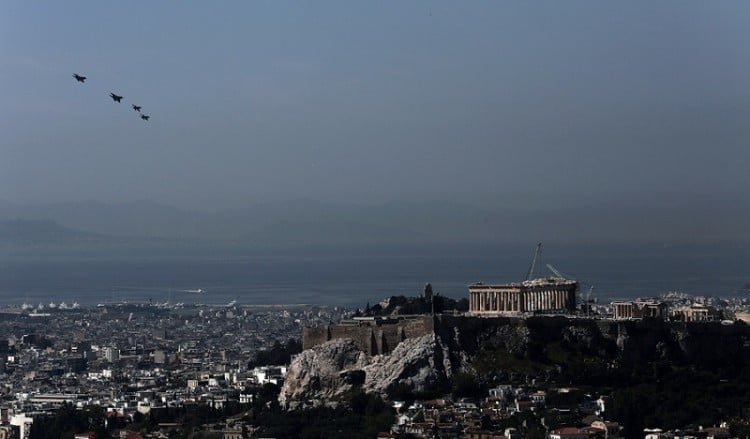 Γιατί τέσσερα μαχητικά πέταξαν πάνω από την Αθήνα;