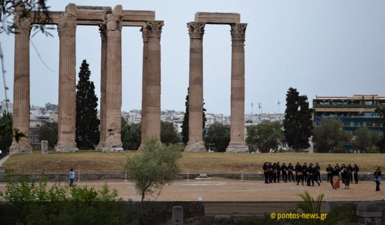 Στους Στύλους του Ολυμπίου Διός ένιωσα σα να ζωντάνεψαν τα θύματα της Γενοκτονίας (φωτο, βίντεο)