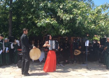 Επίσημη πρώτη για το τραγούδι της Ζωής Τηγανούρια και του μητροπολίτη Άνθιμου (φωτο, βίντεο)