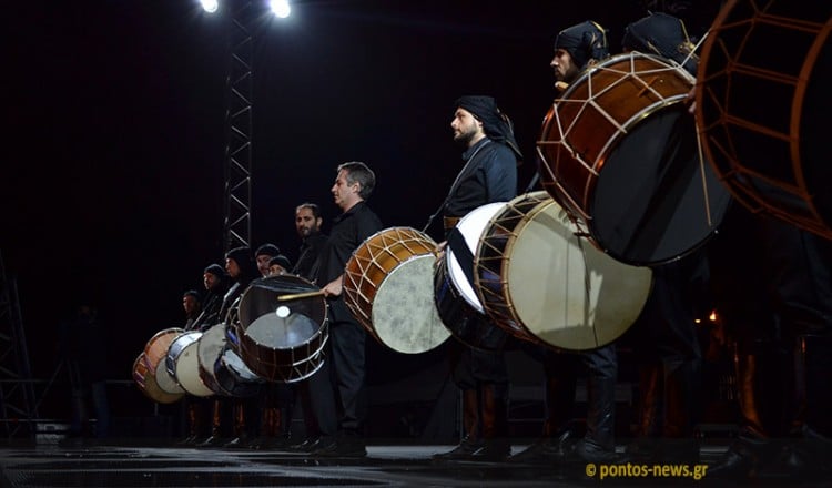 Πόντιοι και Αρμένιοι έστειλαν μήνυμα από τους Στύλους του Ολυμπίου Διός (φωτο, βίντεο)