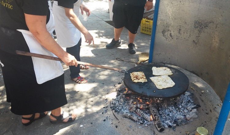 Παραδοσιακά ποντιακά εδέσματα στην «Παναγία Σουμελά» Κατερίνης - Cover Image