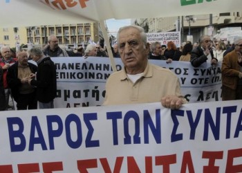 Μισθοί Δημοσίου και συντάξεις στο στόχαστρο του κόφτη