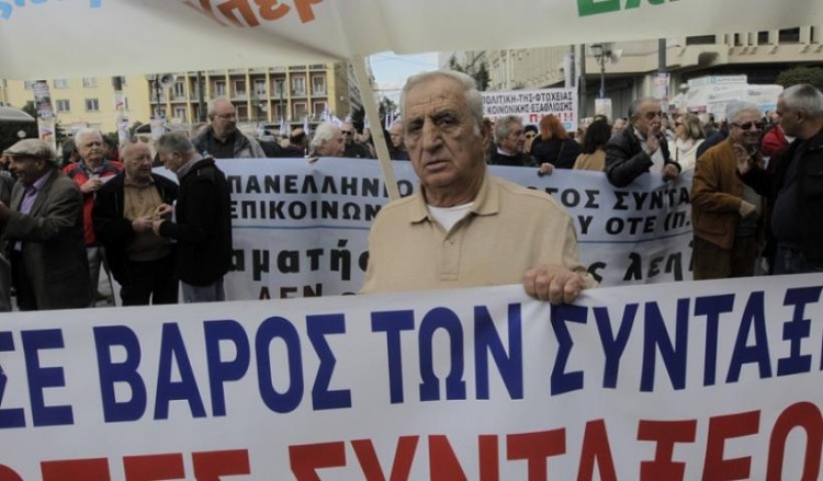 Μισθοί Δημοσίου και συντάξεις στο στόχαστρο του κόφτη