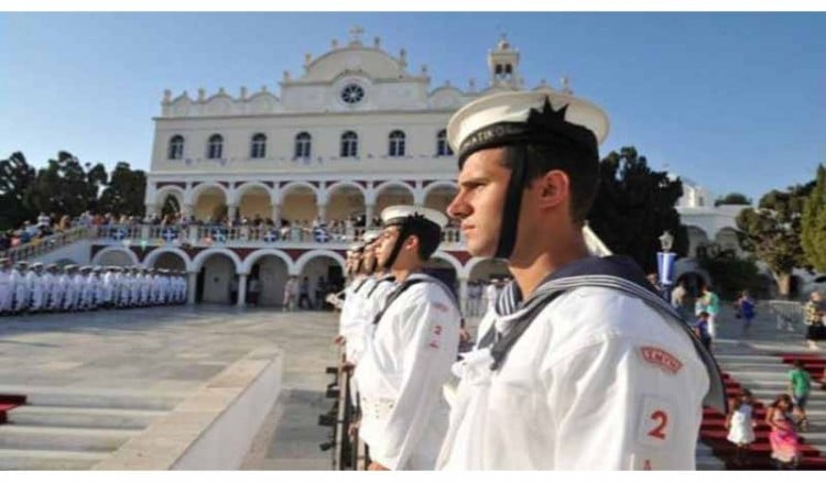 Στην Παναγιά της Τήνου