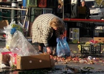 3,8 εκατ. Έλληνες ζουν σε συνθήκες φτώχειας