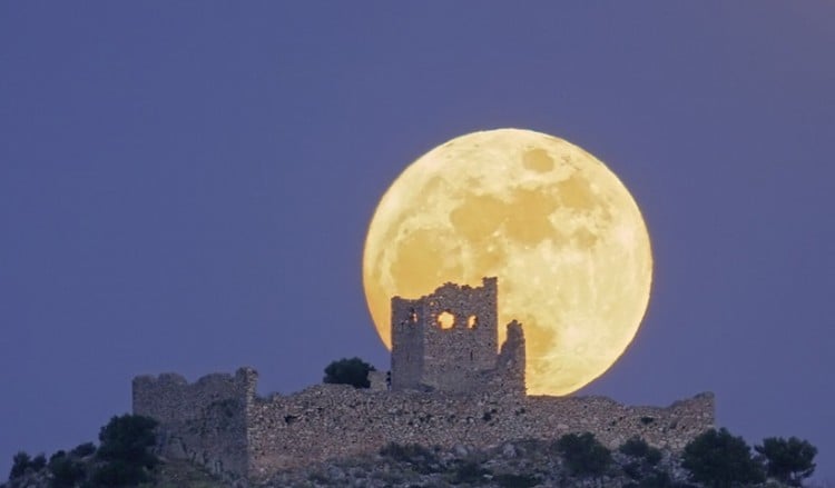 Για πρώτη φορά η NASA ανέθεσε σε ιδιωτικές εταιρείες να φέρουν χώμα από τη Σελήνη