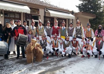 Τα Μωμογέρια στις γειτονιές του Καρυοχωρίου Κοζάνης - Cover Image