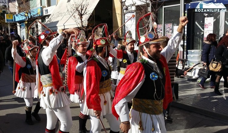 Οι Μωμόγεροι βγαίνουν στους δρόμους της Κοζάνης - Cover Image