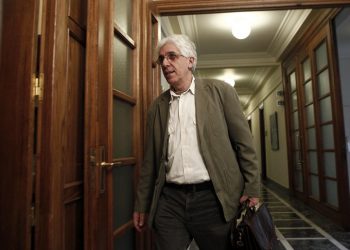 Ν. Παρασκευόπουλος: Να αποποινικοποιηθεί το κάψιμο της σημαίας