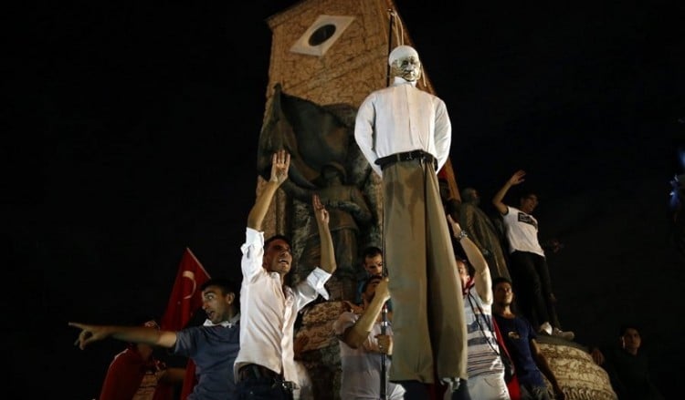 Ένα τρομακτικό σενάριο στα πολιτικά παρασκήνια της Άγκυρας