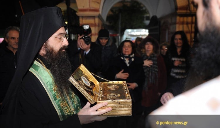 Μέγα πλήθος πιστών υποδέχθηκε τα λείψανα του Οσίου Γεωργίου Καρσλίδη (φωτο)