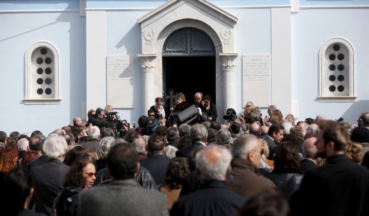 Το τελευταίο αντίο στον Νίκο Κούνδουρο (φωτο)