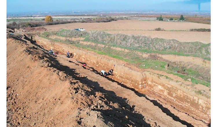 Στο φως το τείχος της αρχαίας Βεργίνας από το 305 π.Χ.