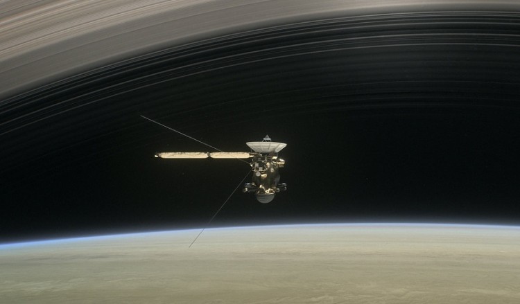 Διαστημόπλοιο Cassini: Μπαίνει σε τροχιά γύρω από τον Κρόνο και τους δακτυλίους του