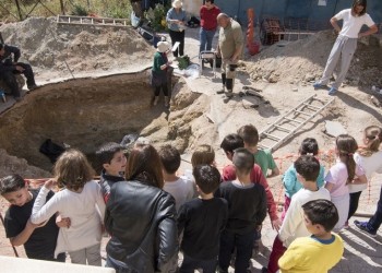 Στο φως μυκηναϊκός τάφος με εντυπωσιακά κτερίσματα στη Σαλαμίνα (φωτο)