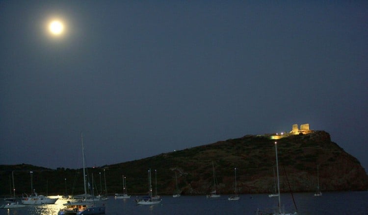 Πανσέληνος και έκλειψη παρασκιάς Σελήνης τη Δευτέρα 5