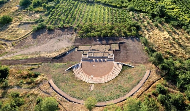 Αυγουστιάτικη πανσέληνος 2017: Το θέατρο της Μίεζας θα ζωντανέψει 2.200 χρόνια μετά