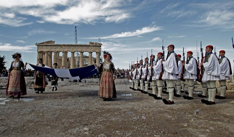 Η Αθήνα γιορτάζει σήμερα την 73η επέτειο απελευθέρωσης από τα ναζιστικά στρατεύματα κατοχής