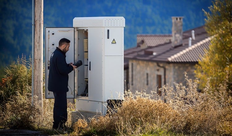 Rural Broadband: Ολοκληρώθηκε το έργο σε βόρεια και νότια Ελλάδα – Γρήγορο internet σε απομακρυσμένες περιοχές