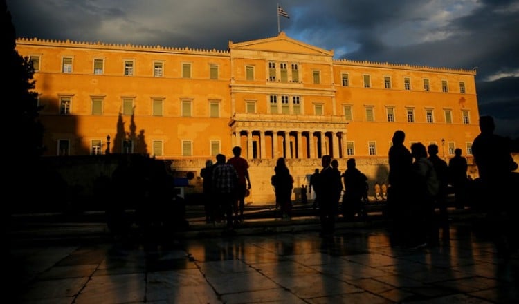 Ο μιμητισμός, τραγωδία των Ελλήνων: Από τα θέματα των ομοφυλοφίλων έως τα Θρησκευτικά