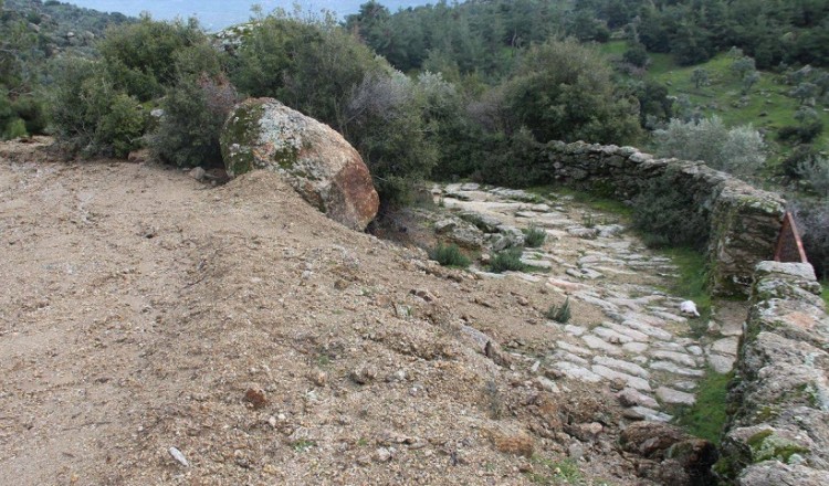 Στο Αϊδίνιο της Μικράς Ασίας ισοπέδωσαν με μπουλντόζα δρόμο 2.300 ετών! (φωτο)