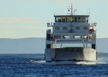 Του έκλεψαν το αυτοκίνητο στην Ηλιούπολη, το εντόπισε σε φέρι μποτ στα Νέα Στύρα!