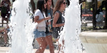 Παίρνει φωτιά το θερμόμετρο σήμερα – Έρχεται καύσωνας με 40άρι  2