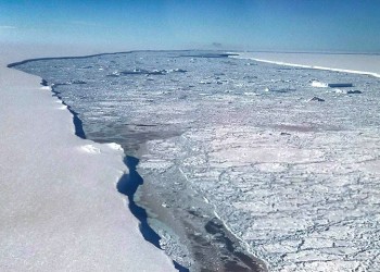 NASA: Φωτογράφισαν γεωμετρικό παγόβουνο σαν γιγάντιο παγάκι!