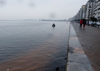 Η ερυθρά παλίρροια ήρθε για να... μείνει στη Θεσσαλονίκη! (βίντεο)