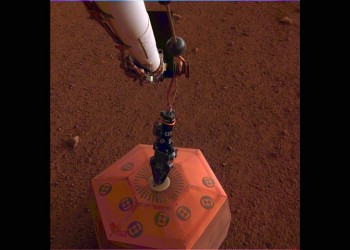 NASA: Το InSight τοποθέτησε τον πρώτο σεισμογράφο στην επιφάνεια του Άρη