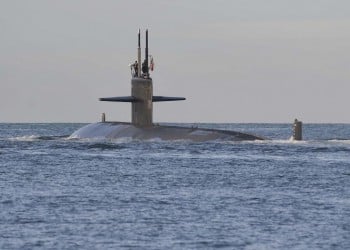 Κυβερνήτης αμερικανικού υποβρυχίου παύθηκε των καθηκόντων του επειδή συνευρέθηκε με 10 πόρνες