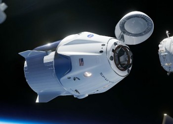 Η κάψουλα Dragon της SpaceX έφτασε στον Διεθνή Διαστημικό Σταθμό