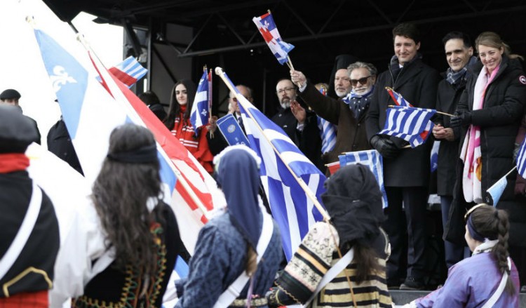 Καναδάς: Ο Τριντό με τους Έλληνες του Μόντρεαλ στην παρέλαση για την 25η Μαρτίου