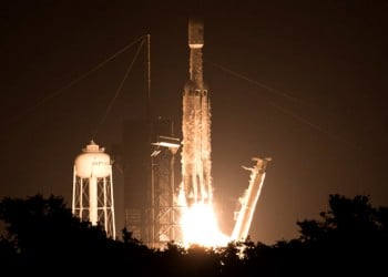 Εκτοξεύθηκε ο μεγάλος πύραυλος Falcon Heavy της SpaceX