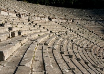 Ευθύνη και όχι κομπορρημοσύνη