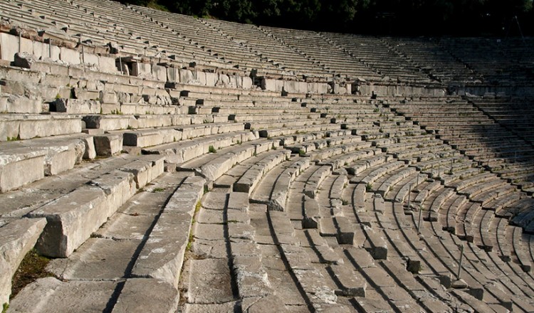 Ευθύνη και όχι κομπορρημοσύνη