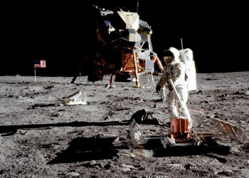 Η NASA θέλει να στείλει γυναίκα στη σελήνη έως το 2024