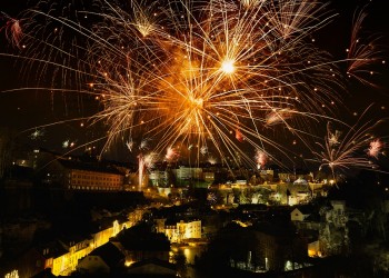 Για πρώτη φορά μετρήθηκαν τα επίπεδα ευτυχίας μιας χώρας σε βάθος 200 ετών